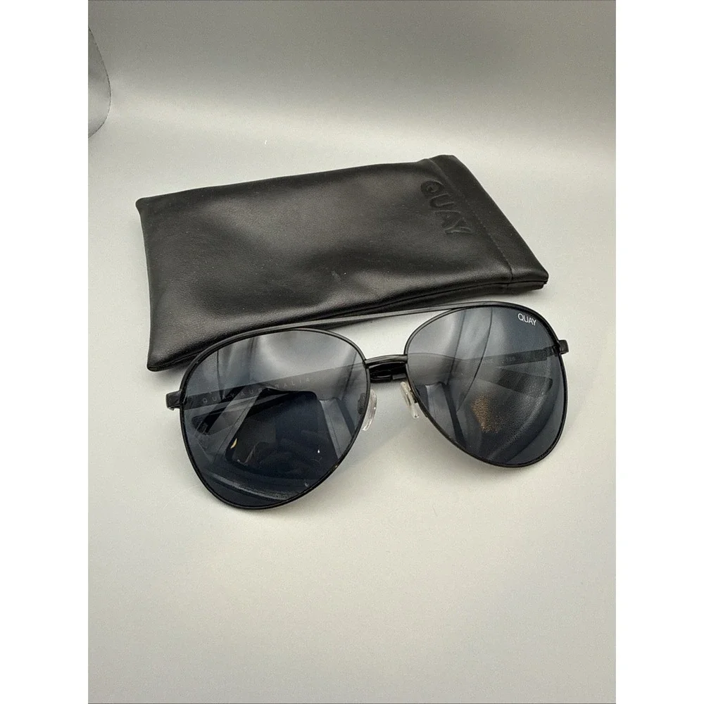 QUAY Australia Vivienne AuthenticOversized Aviator Sunglasses Black Smoke & Case